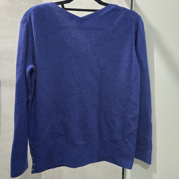 Banana Republic Blue V-Neck Sweater - Picture 3 of 8